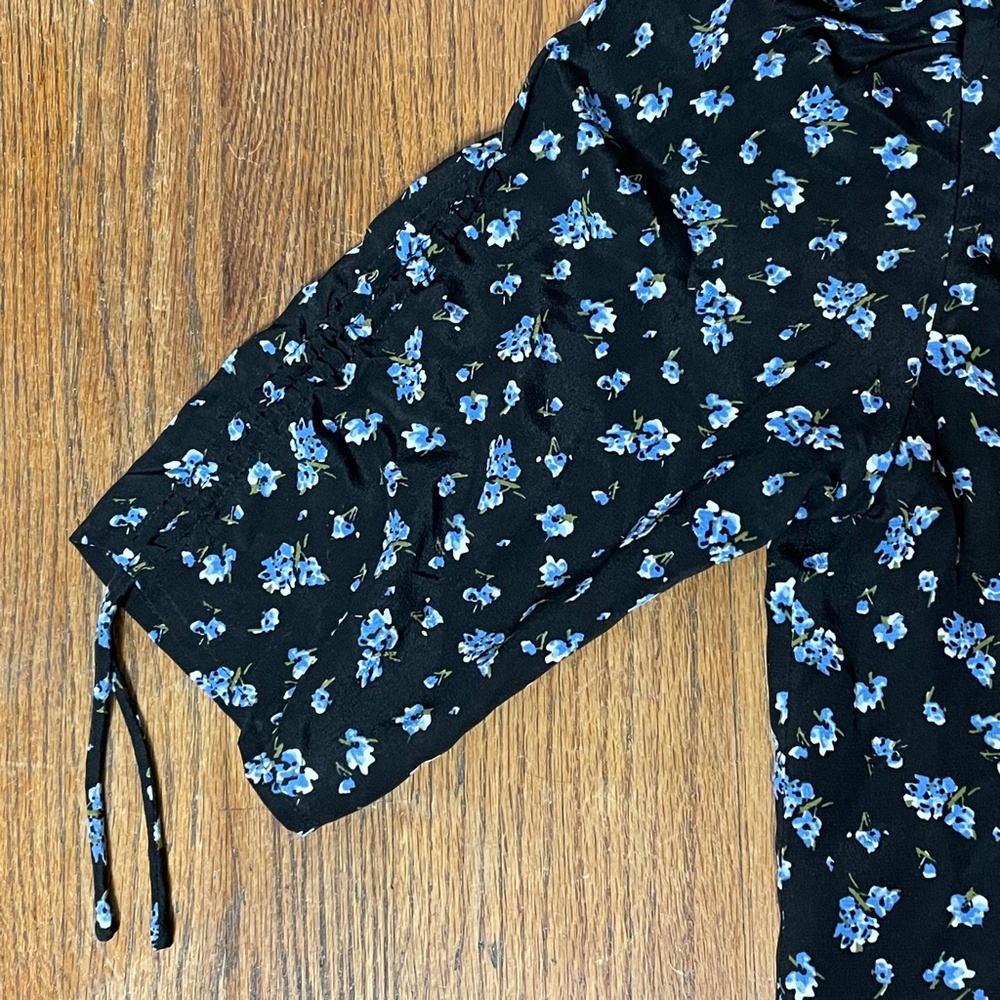 Madewell 100% Silk Black & Blue Floral Short Sleeve Blouse - Picture 6 of 7